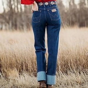 Women’s cowboy cut wranglers 14MWZ